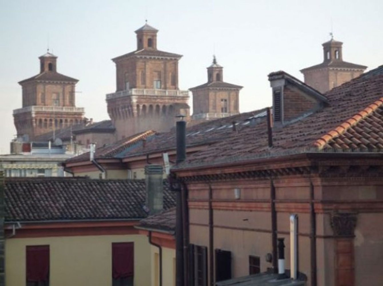 100m² Office in Ferrara, Italy No. 178450