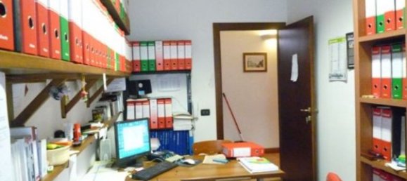 100m² Office in Ferrara, Italy No. 178450 9