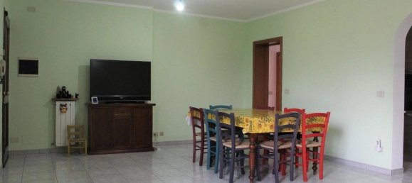 4 rooms Apartment in Altopascio, Italy No. 162361 3