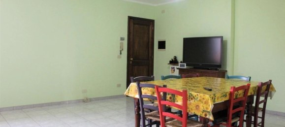4 rooms Apartment in Altopascio, Italy No. 162361 2