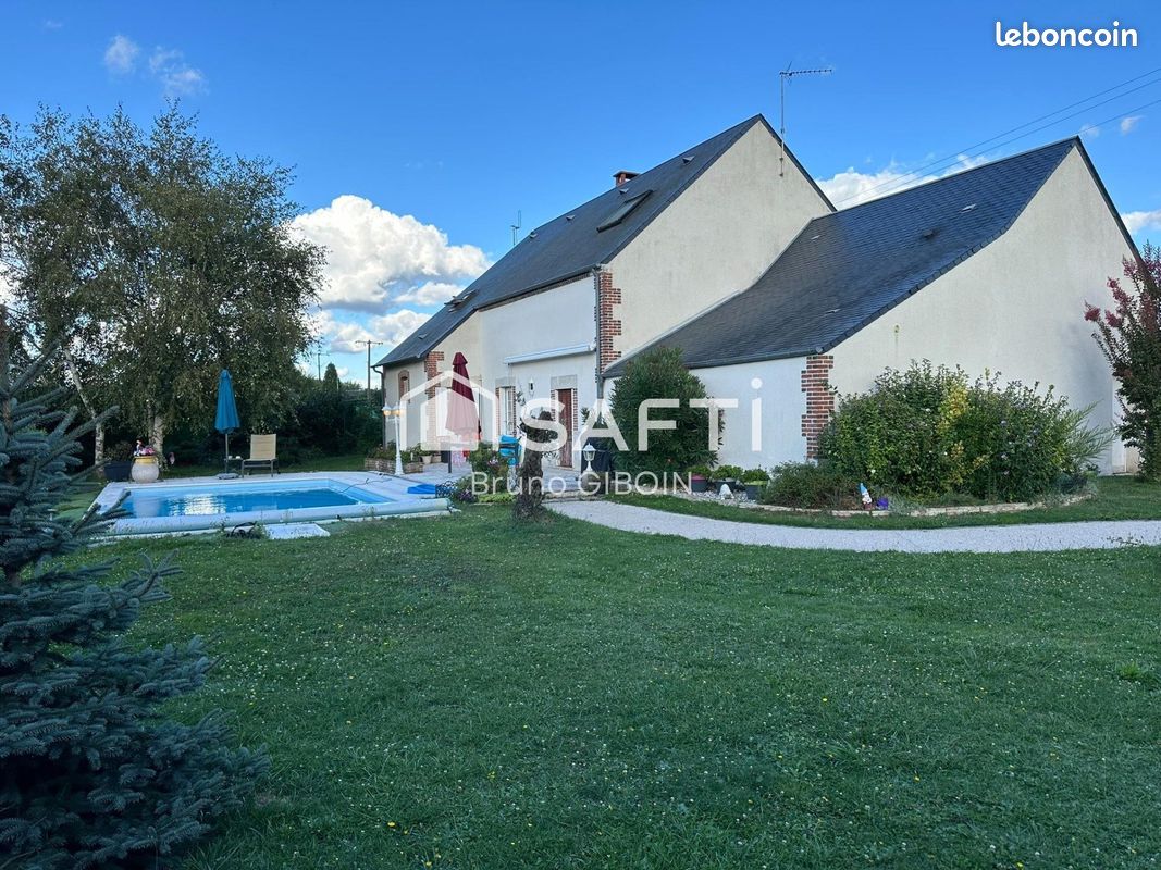 Casa de 3 dormitorios en Gien, France No. 48280