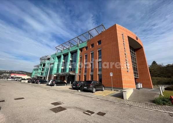 5 rooms Office in Perugia, Italy No. 89741