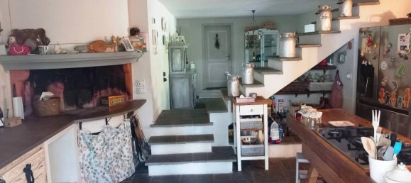 Casa de 7 habitaciónes en Vaiano, Italy No. 115064 4