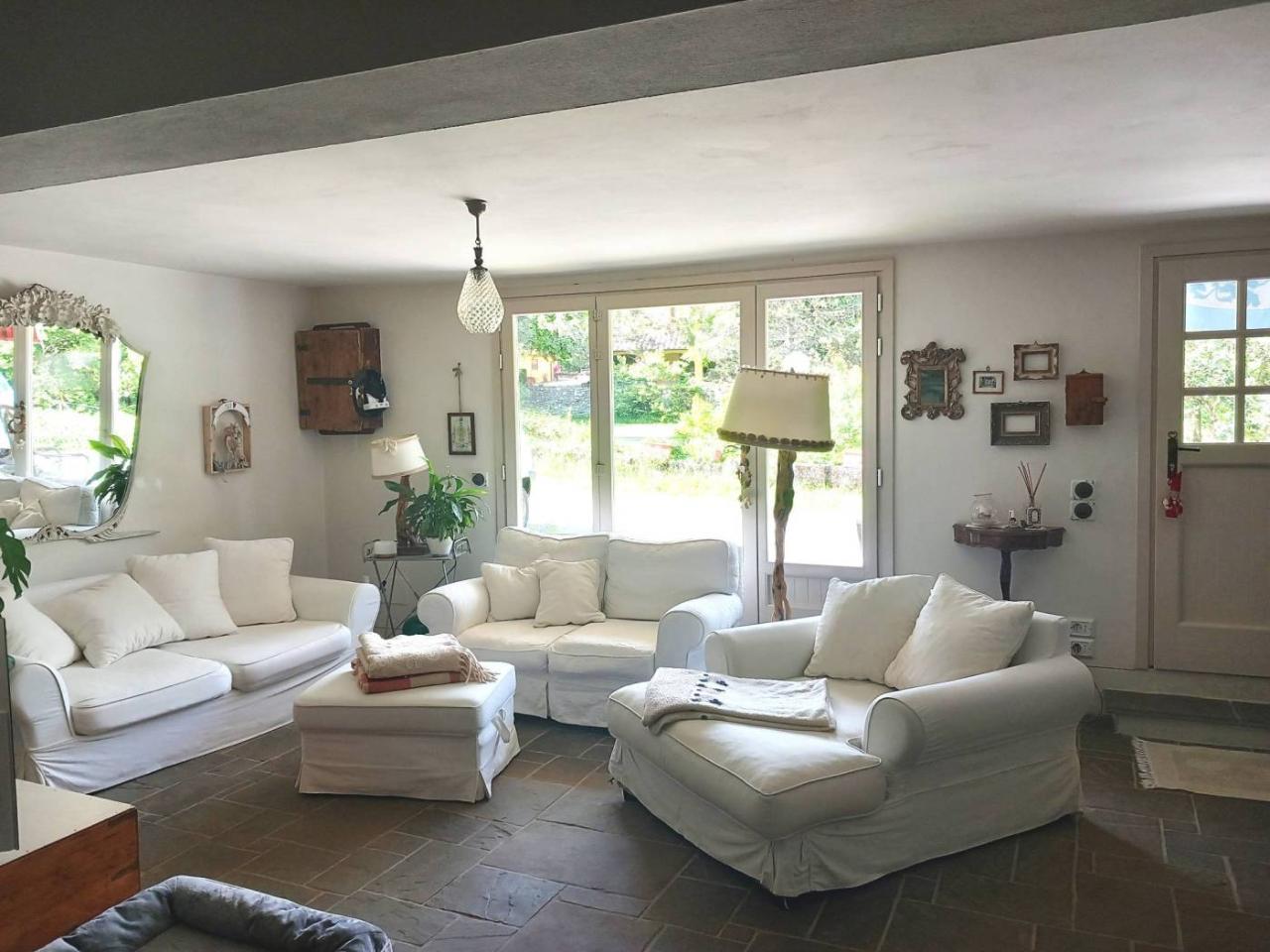 Casa de 7 habitaciónes en Vaiano, Italy No. 115064