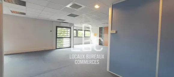 Офис 203м² в Сен-Эрблен, Франция № 302425 3