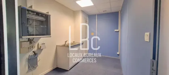 Офис 203м² в Сен-Эрблен, Франция № 302425 9