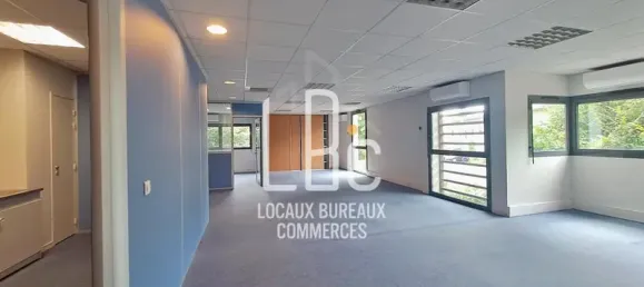 Офис 203м² в Сен-Эрблен, Франция № 302425 8