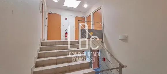 Офис 203м² в Сен-Эрблен, Франция № 302425 10