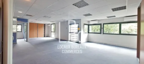 Офис 203м² в Сен-Эрблен, Франция № 302425 2