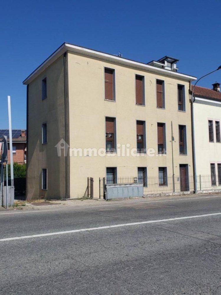 2 bedrooms Apartment in Casalgrasso, Italy No. 295597
