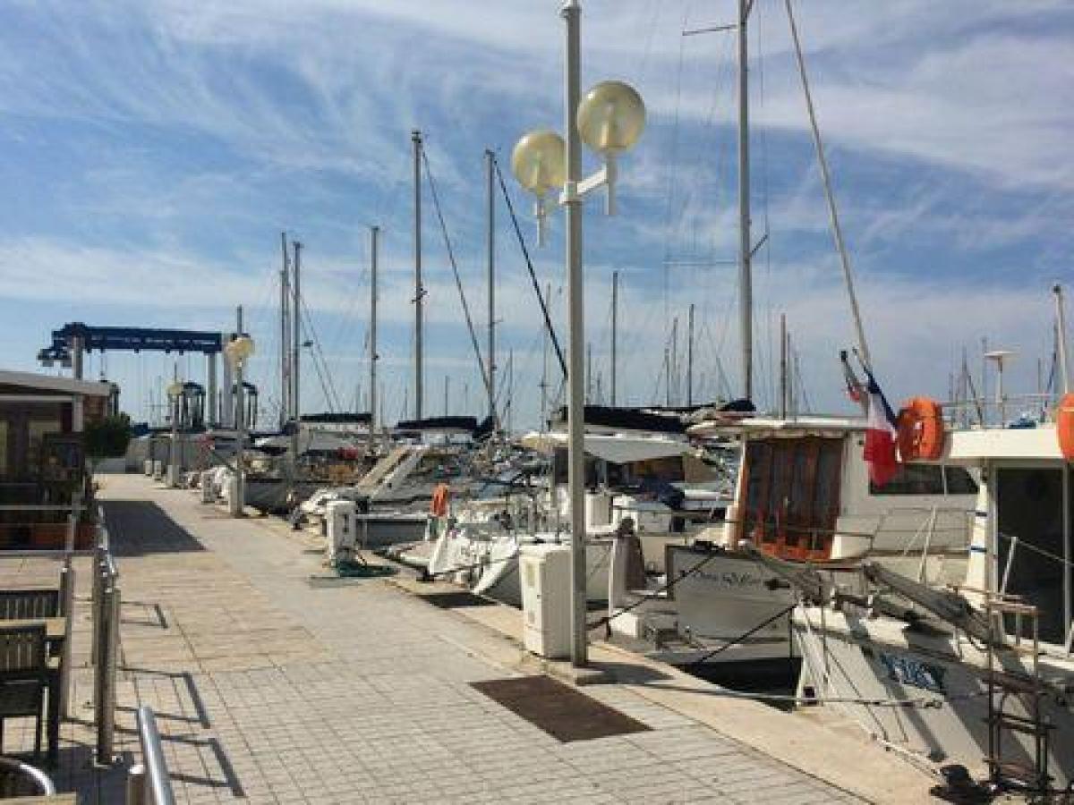 100m² Factory in Vallauris, France No. 17800