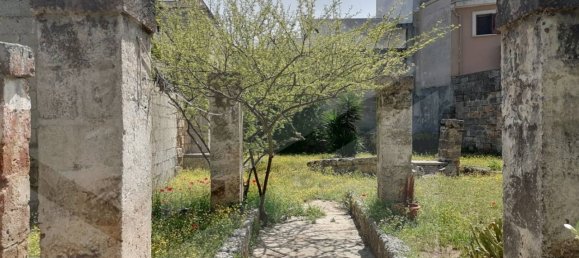 Дом с 6 комнатами в Мандурия, Италия № 27998 35