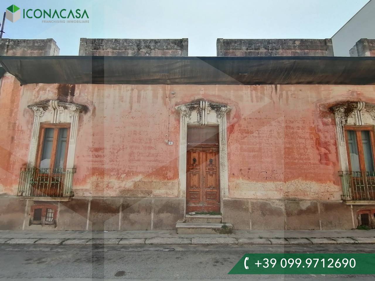 Дом с 6 комнатами в Мандурия, Италия № 27998