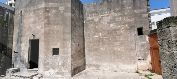 Дом с 6 комнатами в Мандурия, Италия № 27998 40