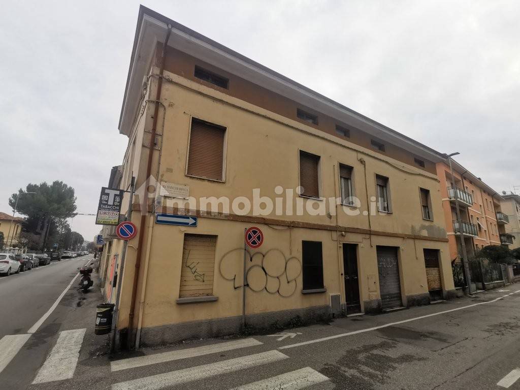 5-salle Bâtiment à Pesaro, Italy No. 102914