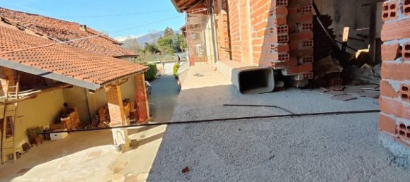 3 bedrooms House in Vauda Canavese, Italy No. 58357 5