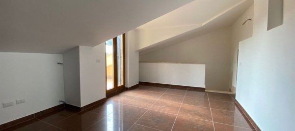 Casa de 7 habitaciónes en Labico, Italy No. 16632 6