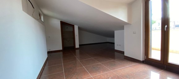 Casa de 7 habitaciónes en Labico, Italy No. 16632 33