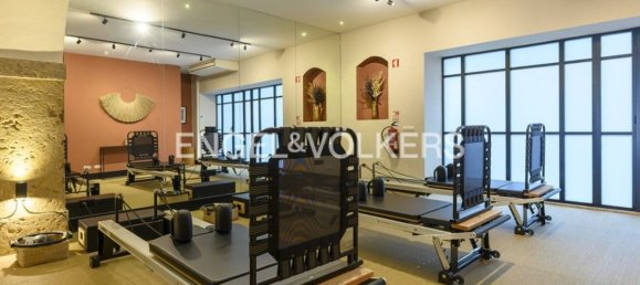 133m² Commercial property in Lisbon, Portugal No. 11019 5