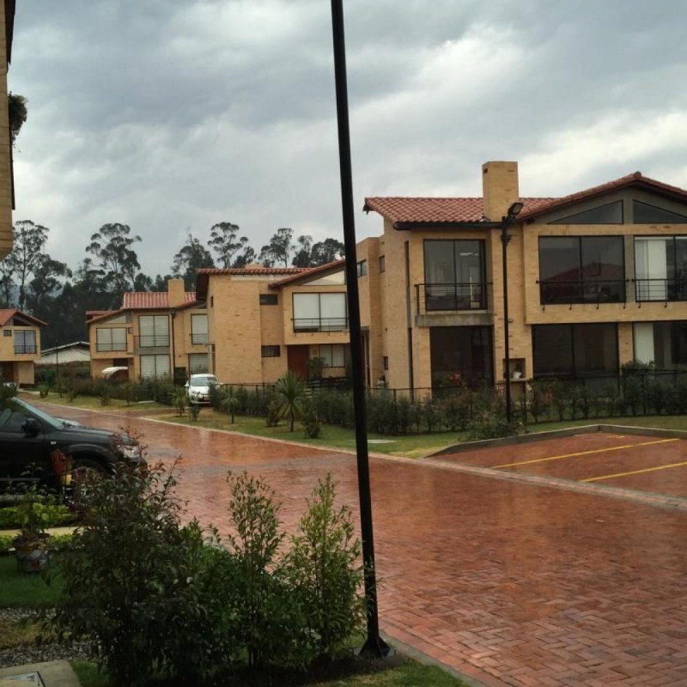 Casa de 3 dormitorios en Cundinamarca, Colombia No. 2647