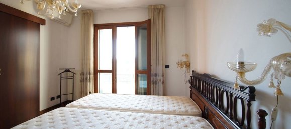 5 rooms Apartment in Venice, Italy No. 221661 20