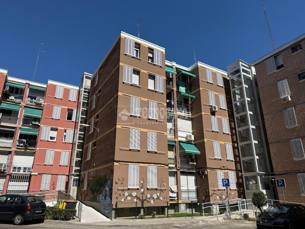 3 rooms Apartment in Madrid, Spain No. 184387