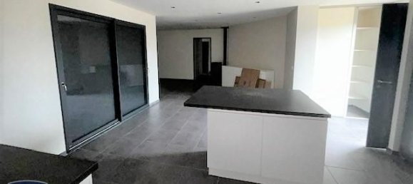 Casa de 3 dormitorios en Cluny, France No. 353533 2