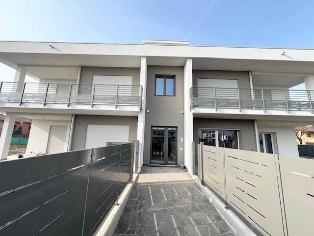 3 chambres Appartement à Stezzano, Italy No. 218227