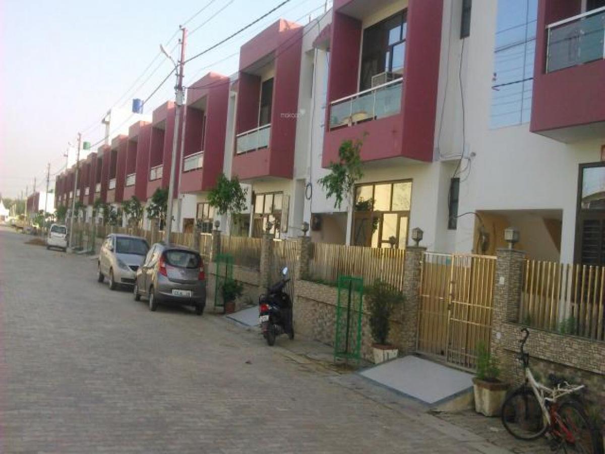 Земельный участок в Матхура, Индия № 32966