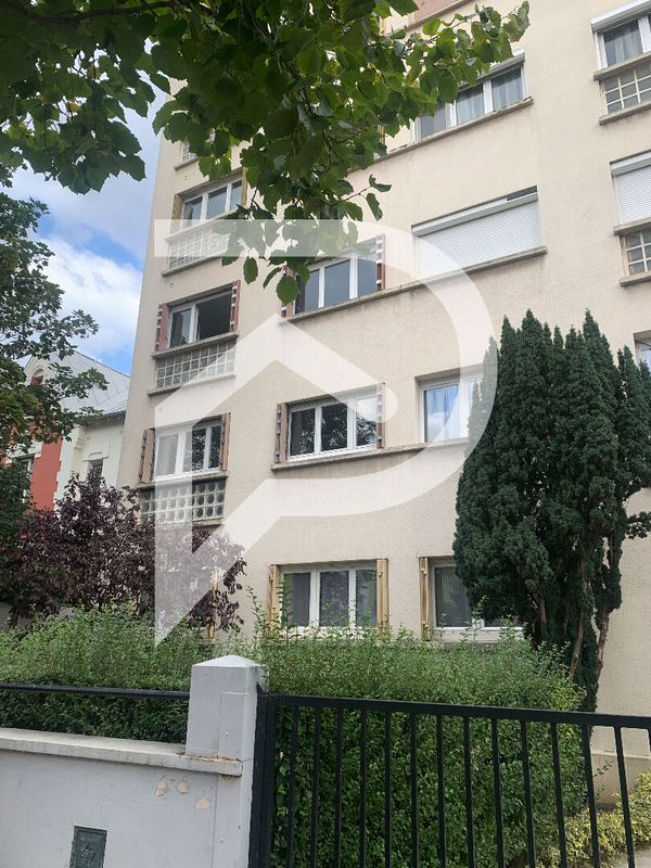 2 bedrooms Apartment in Colombes, France No. 179715