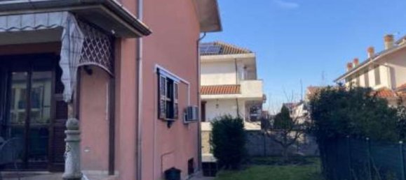 5 rooms Villa in Noviglio, Italy No. 3253 2