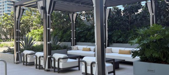 1 dormitorio propiedad comercial en alquiler en Miami, Miami-Dade, Florida, USA № 615242 2