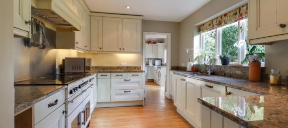 4 Schlafzimmer Haus in Farnham, United Kingdom, Nr. 13764 12