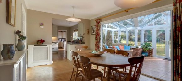 4 Schlafzimmer Haus in Farnham, United Kingdom, Nr. 13764 3