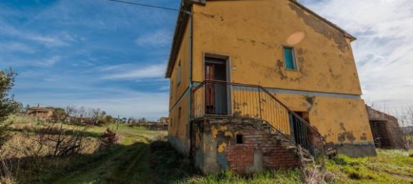 5 rooms House in Montepulciano, Italy No. 74902 4