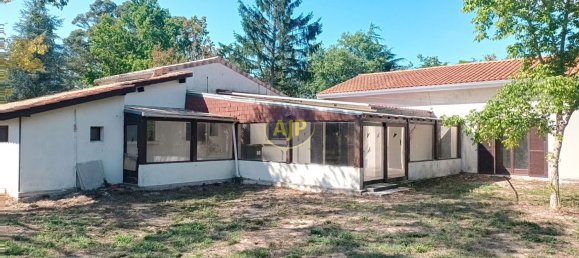 5 bedrooms House in Civrac-en-Medoc, France No. 305459 2