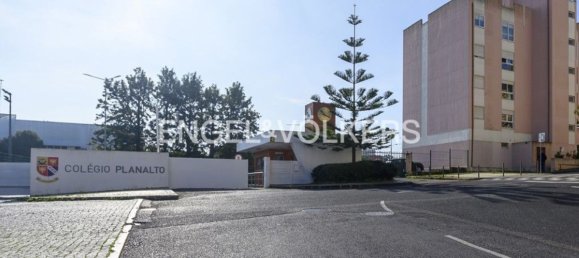 88m² Commercial property in Lisbon, Portugal No. 94488 20