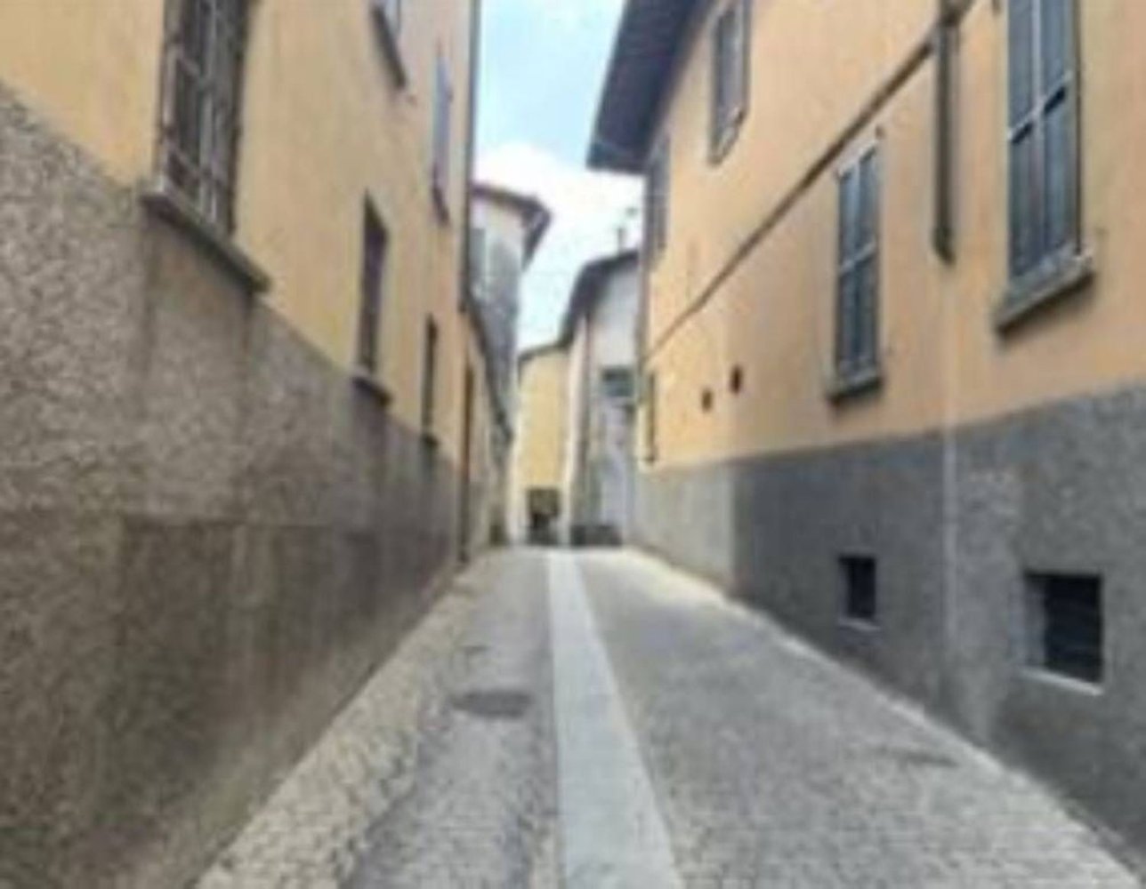 2-salle Appartement à Civate, Italy No. 8114