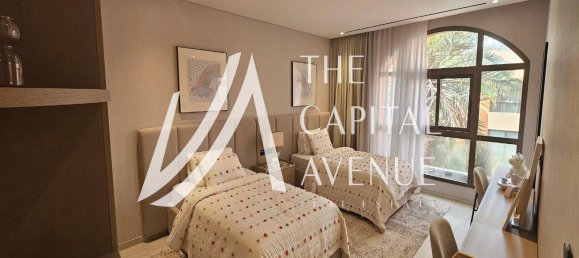 5 bedrooms Villa in Abu Dhabi Gate City, UAE No. 33551 4