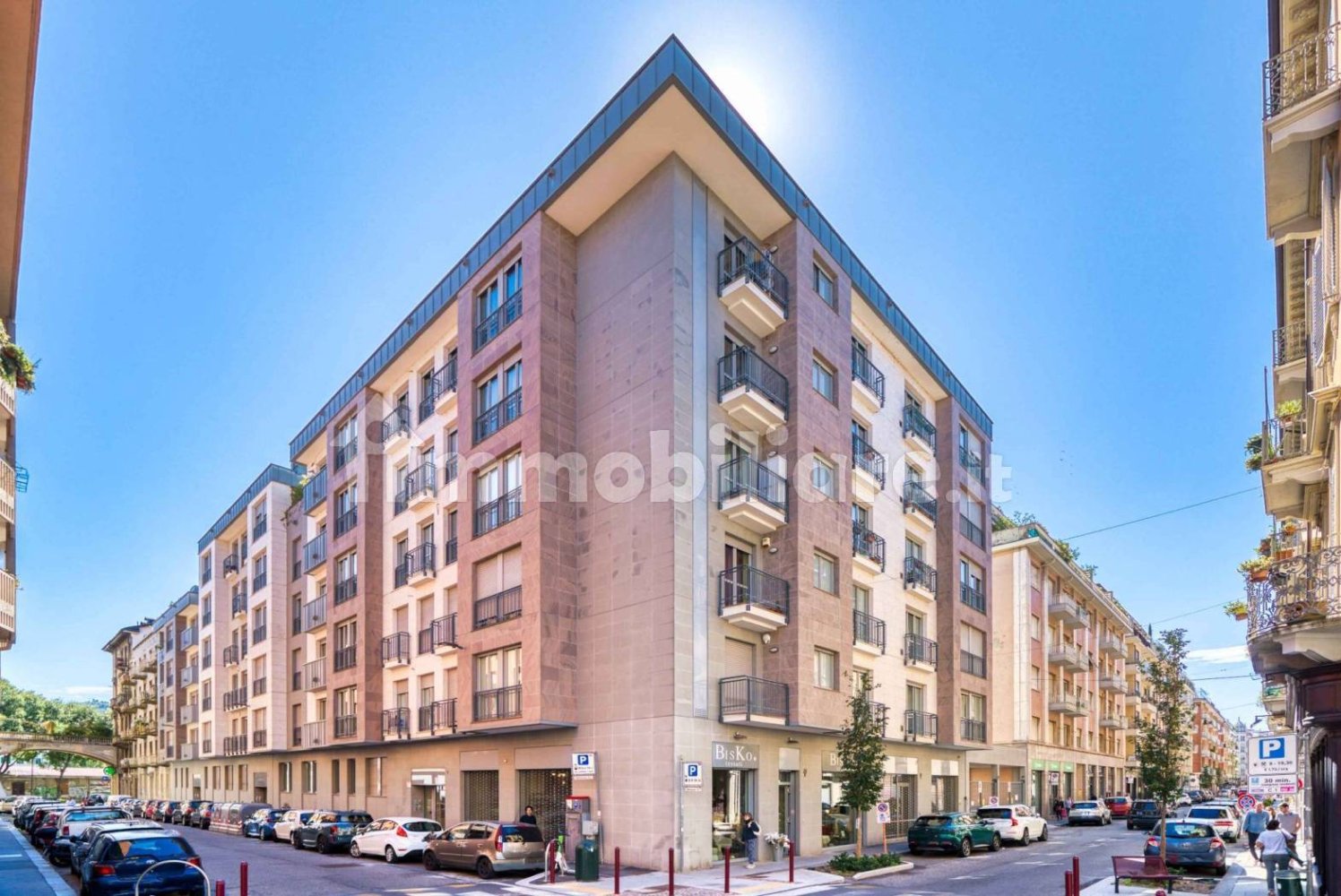 2 bedrooms Apartment in Turin, Italy No. 343431