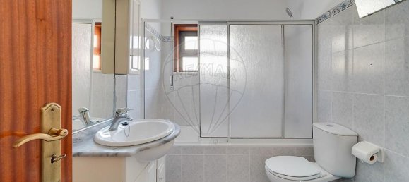 4 bedrooms House in Oliveirinha, Portugal No. 39937 5