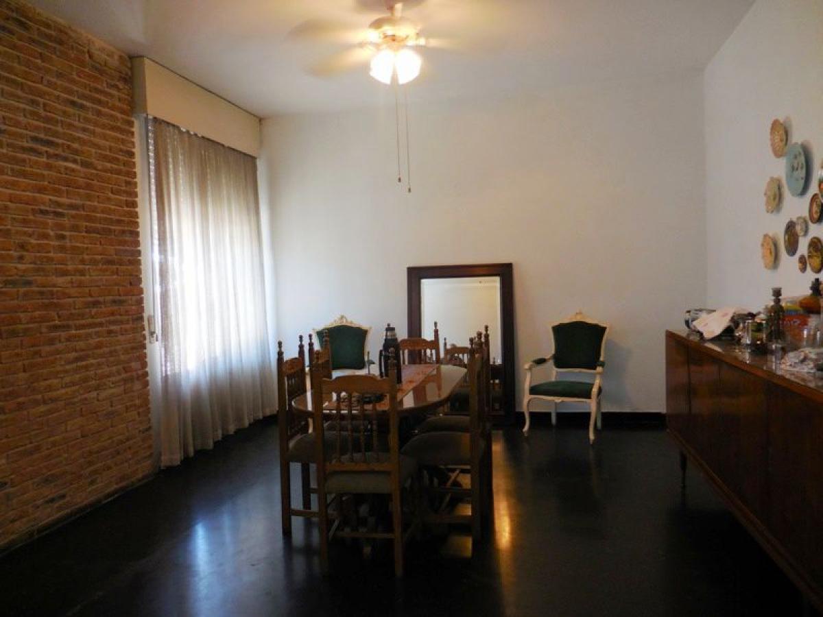 3 bedrooms House in Montevideo, Uruguay No. 6189