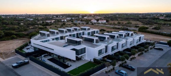 3 chambres Maison de ville à Almancil, Portugal No. 137377 6