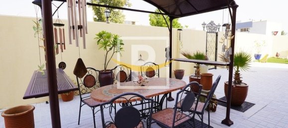 5 bedrooms Villa in Dubai, UAE No. 9341 8