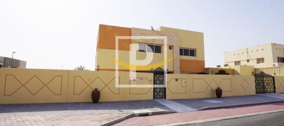5 bedrooms Villa in Dubai, UAE No. 9341 12