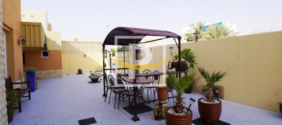 5 bedrooms Villa in Dubai, UAE No. 9341 31
