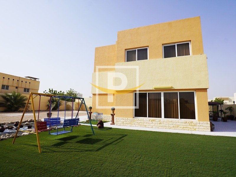 5 bedrooms Villa in Dubai, UAE No. 9341