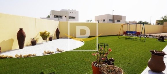 5 bedrooms Villa in Dubai, UAE No. 9341 2