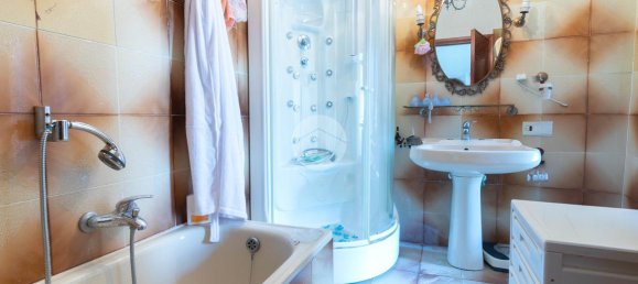 Вилла с 5 комнатами в Латина, Италия № 32999 47