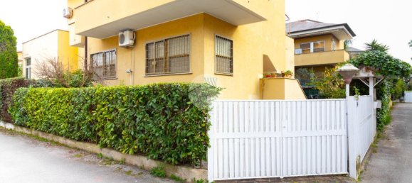 Вилла с 5 комнатами в Латина, Италия № 32999 52